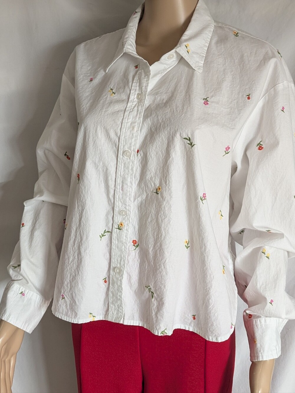 Old  Navy Classic White Embroidered Floral Button-Up Long Sleeve Cropped Shirt L